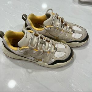 Nike Tech Hera Women’s Sail Olive FJ4743-100 Athletic Tennis Shoes Size 8.5